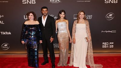 مي عمر ومحمد سامي وليلى علوي وهنا الزاهد يتألقون على ريد كاربت مهرجان البحر الأحمر