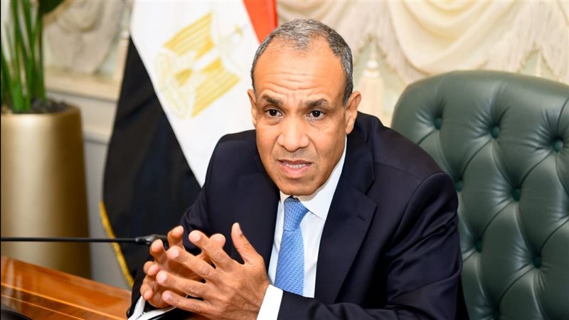 الدكتور بدر عبد العاطى