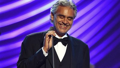 صوت ملاك، ذهول ترامب بأداء المغني الأوبرالي الإيطالي أندريا بوتشيلي (فيديو)