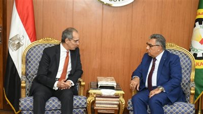 وزير الاتصالات في محافظة الدقهلية لتطبيق التحول الرقمي 