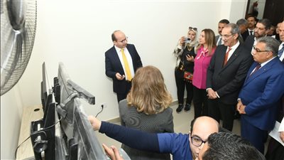 وزير الاتصالات ومحافظ الدقهلية يتفقدان منظومة التشخيص عن بُعد بمستشفى الصدر بالمنصورة