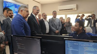 وزير الاتصالات ومحافظ الدقهلية يتفقدان سير العمل بسنترال المنصورة ويزوران مدرسة WE للتكنولوجيا التطبيقية
