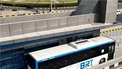 إنقاذ 3 عمال سقطوا داخل حفرة عميقة أثناء إنشاء محطات الأتوبيس الترددي بالبساتين