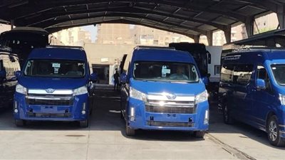 وزير قطاع الأعمال يتفقد نماذج لمركبات سياحية جديدة بالشركات التابعة (صور)