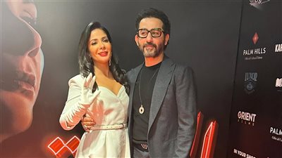 أحمد حلمي يدعم منى زكي في العرض الخاص لفيلم الست (وصور) 