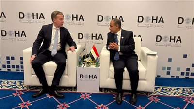 وزير الخارجية لـ رئيس المنتدى الاقتصادي العالمي: اتخذنا إجراءات لتحسين مناخ الاستثمار 