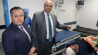  محافظ القليوبية يزور مصابي انهيار الشدة الخشبية في بنها ويكلف بصرف تعويضات 