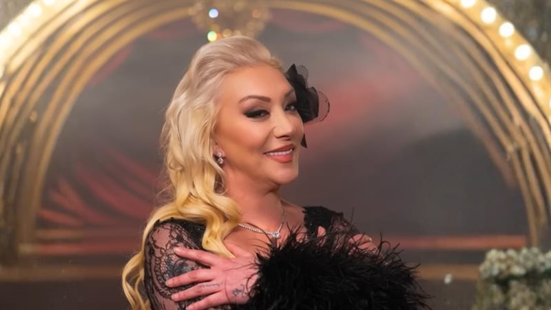  الفنانة التركية