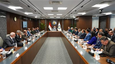وزير البترول يناقش مع مسؤولي شركات التعدين سبل التعاون المشترك
