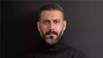 محمد فراج يرد على انتقادات تشبيهه بالشاعر أحمد رامي (فيديو)