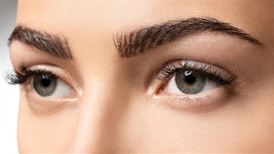 أفضل الطرق الطبيعية لملء الفراغات في الحواجب الخفيفة