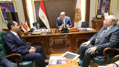 وزير العمل يعقد اجتماعًا مع ممثلي وزارة الصحة ونقابة التمريض