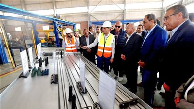 وزير النقل يتفقد محطات ومسار الخط الثاني من شبكة القطار السريع 