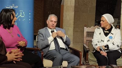  الدماطي في صالون 