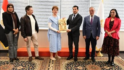 وزير الرياضة يبحث مع وفد 