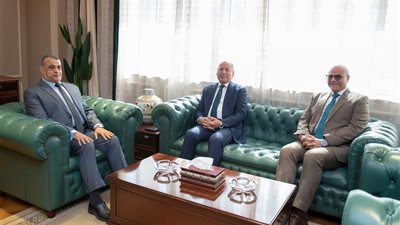  وزير الإنتاج الحربي يستقبل محافظي القاهرة والقليوبية لبحث سبل تعزيز التعاون المشترك
