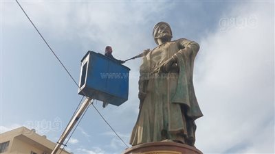 تمثال الإمام البوصيري يستعيد بريقه بميدان المحطة ببني سويف