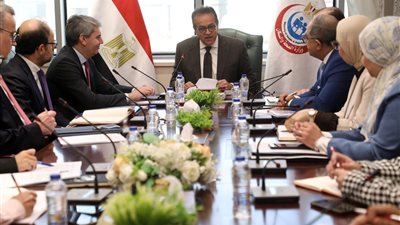 وزير الصحة يتابع خطوات إنشاء مصنع لإنتاج اللقاحات تابع لفاكسيرا 