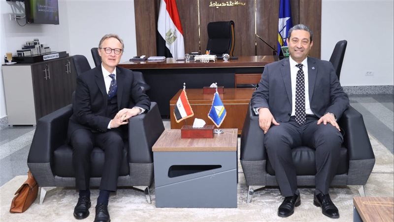 محافظ دمياط يستقبل