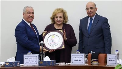 الكاتبة سناء البيسي، 65 عاما في محراب الصحافة والنسخة الأولى من جائزة التميز تحمل اسمها