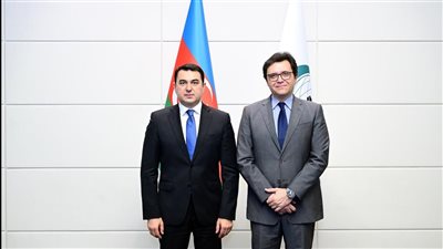  وزير الثقافة يلتقي نظيره الأذربيجاني لبحث آليات تعزيز التعاون بين البلدين