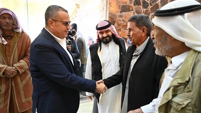 محافظ جنوب سيناء يستعرض مع مشايخ وعواقل سانت كاترين جهود توفير وحدات الإسكان الاجتماعي