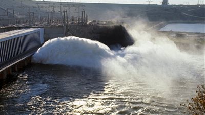 دبلوماسي إثيوبي يستفز المصريين، وباحث بالشأن الأفريقي يلقنه درسا ويكشف عيوب سد النهضة