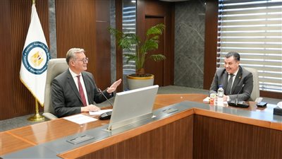 وزير البترول يستعرض فرص دخول كارجاس للأسواق العربية والإفريقية