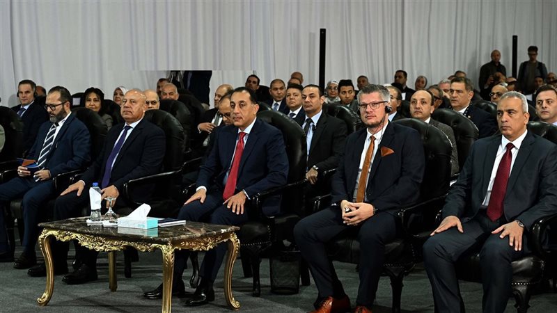 رئيس الوزراء يفتتح