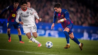 برشلونة يفوز على آينتراخت فرانكفورت 2-1 في ريمونتادا مثيرة بدوري أبطال أوروبا (صور)