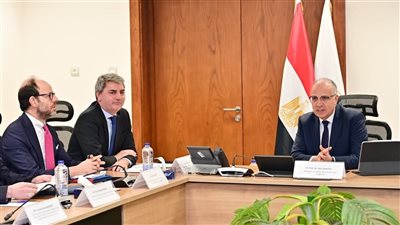 وزير الري يبحث مع ممثلي بنك الاستثمار الأوروبي مجالات التعاون المستقبلية 
