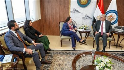 وزير البترول يبحث مع وفد البنك الأوروبي تعزيز التمويل والاستثمار 