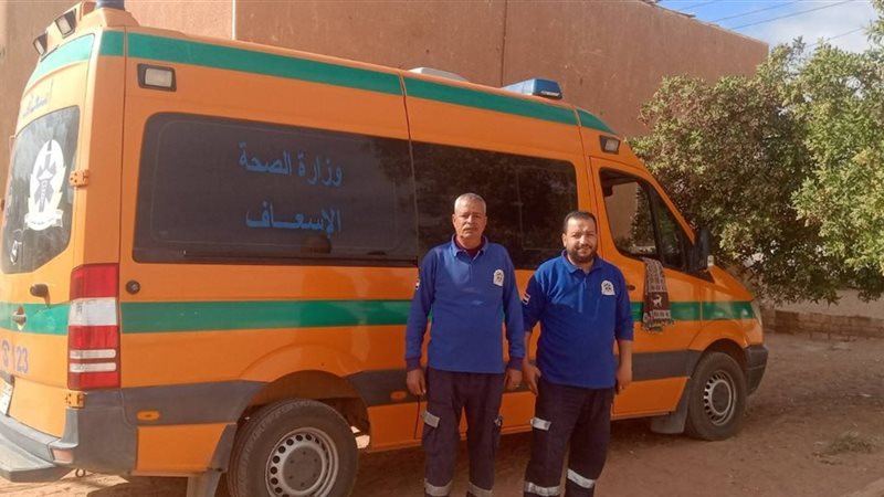 سيارات الإسعاف أمام