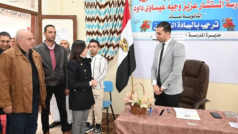 محافظ البحيرة تتفقد