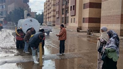 محافظ المنوفية يتفقد جهود شفط مياه الأمطار بحي غرب شبين الكوم 