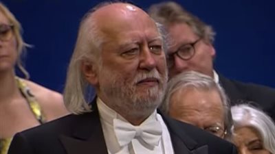 الكاتب المجري لاسلو كراسناهوركاي يتسلم جائزة نوبل في الأدب (فيديو)