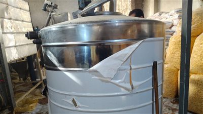 ضبط أغذية مجهولة المصدر داخل مصنع سناكس دون ترخيص بالغربية