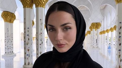 آنا دي أرماس بالحجاب في الإمارات (صور)