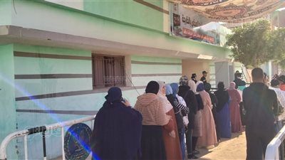 انتخابات مجلس النواب، توافد المصوتين على لجنة جمعية تنمية المجتمع المحلي في الخارجة