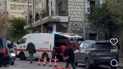 الفنانة اللبنانية لورا خباز تتعرض لحادث سير، وهذه لحظة نقلها للمستشفى (فيديو) 