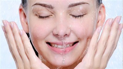 روتين الـ7 دقائق للعناية بالبشرة في صباحات الشتاء