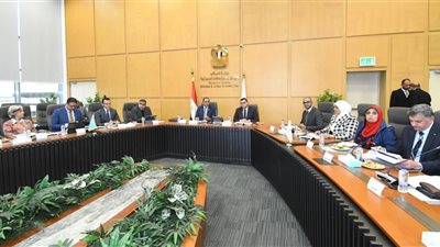 وزير الإسكان يستقبل محافظ قنا لبحث ملفات العمل المشترك