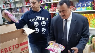 ضبط سلع غذائية فاسدة ومجهولة المصدر بمخزن غير مرخص بدمياط