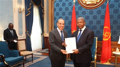 وزير الخارجية يسلم الرئيس الأنجولي رسالة خطية من السيسي 