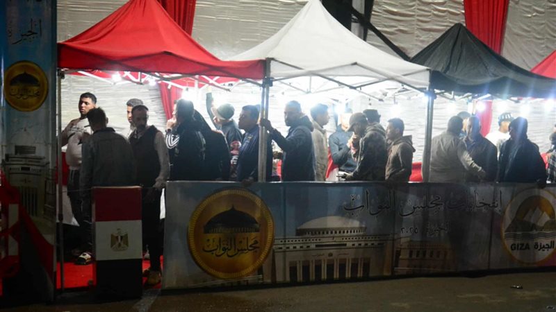 طوابير الناخبين أمام