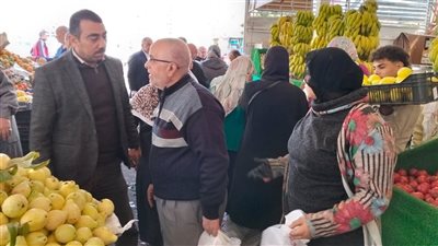  البيض بـ 110 جنيهات، إقبال على شراء السلع من المعرض الدائم بالمنصورة (صور)