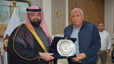الزملوط يستعرض مقومات الوادي الجديد التنموية مع وفد سعودي على هامش مهرجان الرياضات