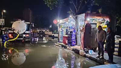 استمرار جهود شركة مياه القناة فى رفع تجمعات الأمطار بالإسماعيلية (صور)