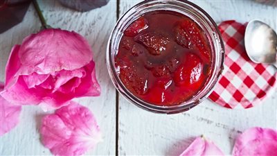 طريقة عمل مربى الورد مثل الجاهزة وأحلى