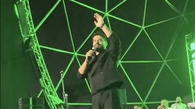 ناصيف زيتون يتألق في حفله بقطر بنيو لوك جديد (فيديو)